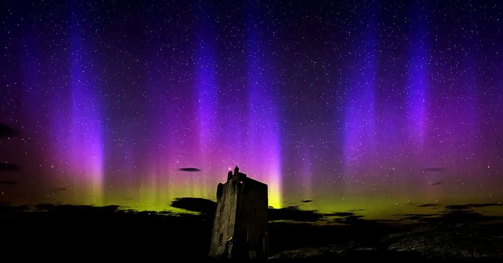 Die Nordlichter in der Nähe des Malin Head, Irland