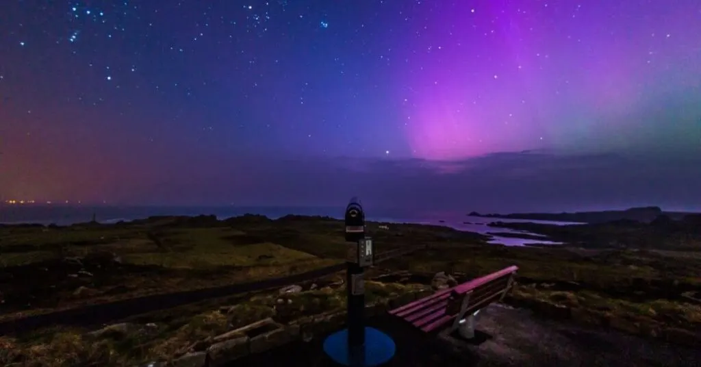 Nordlichter bei Malin Head, County Donegal, Irland