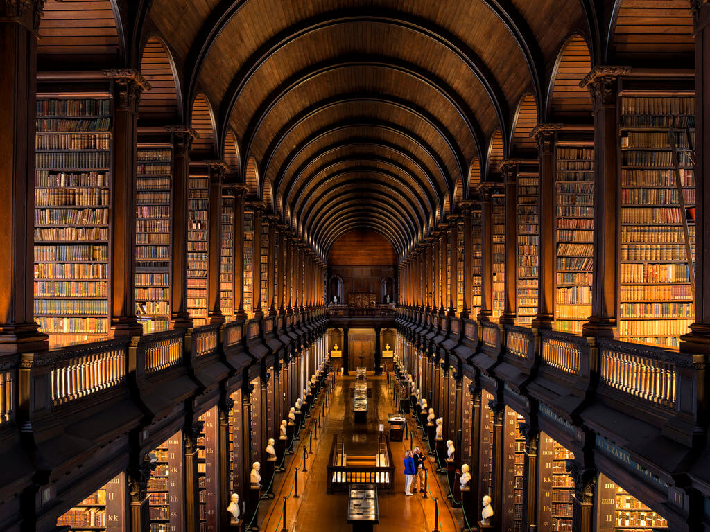 Long Room Library des Trinity College Dublin Irland