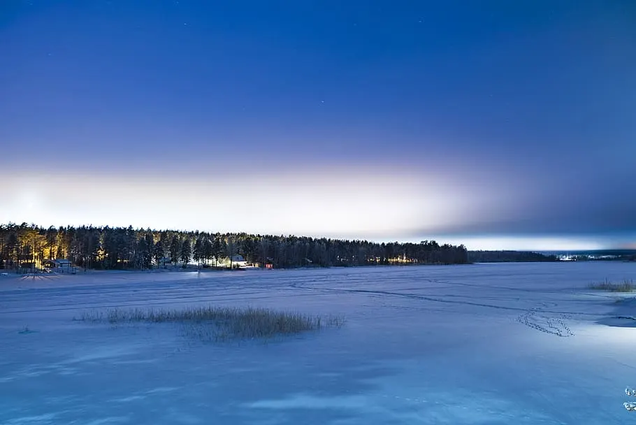 lake in Luleå during winter
