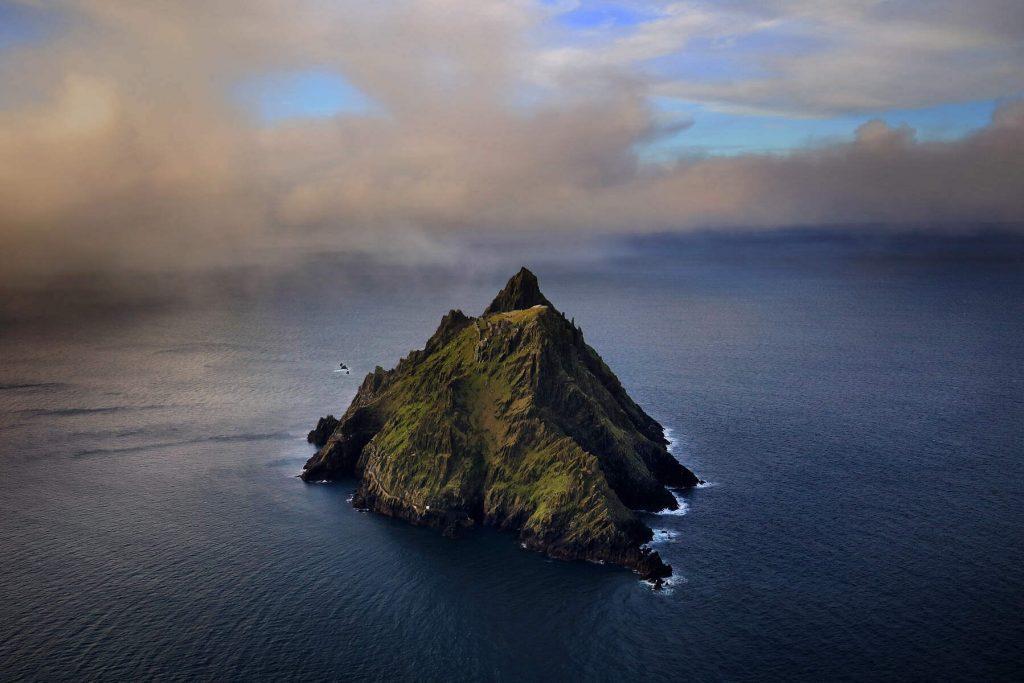 Luftaufnahme von Skellig Michael, County Kerry, Irland. 
