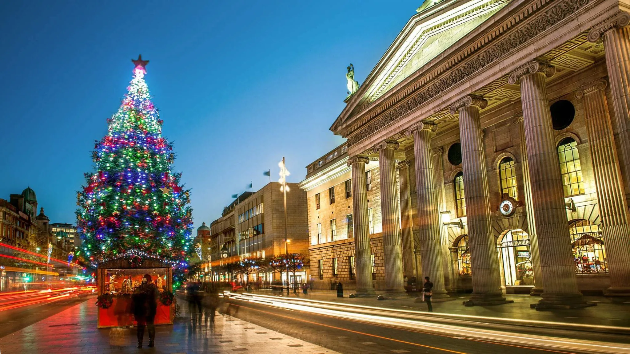 Die hellen Lichter von Dublin im Dezember. 