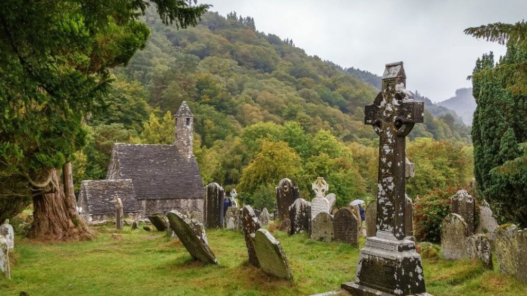 Keltisches Kreuz in Glendalough, County Wicklow