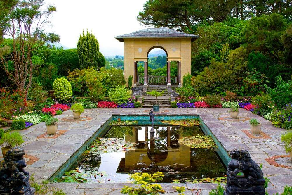 Der farbenfrohe italienische Garten ist eines der wichtigsten Highlights der Insel. 