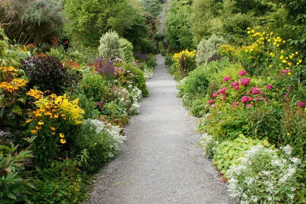 In diesen Gärten finden sich Blumen aus vielen Teilen der Welt, darunter auch viele von der Südhalbkugel. 