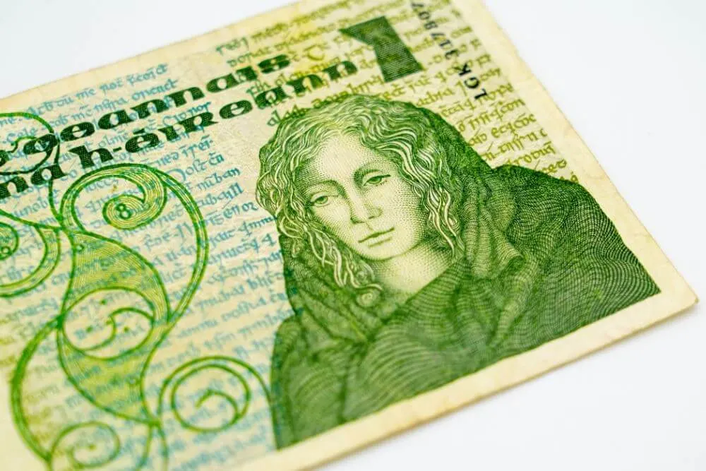 die irische One Pound Note mit einem Bild von Medb darauf