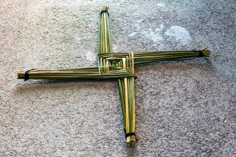Ein traditionelles St. Brigids Day Cross aus Schilfrohr. 