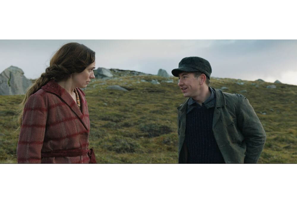 Kerry Condon and Barry Keoghan in the film THE BANSHEES OF INISHERIN.
