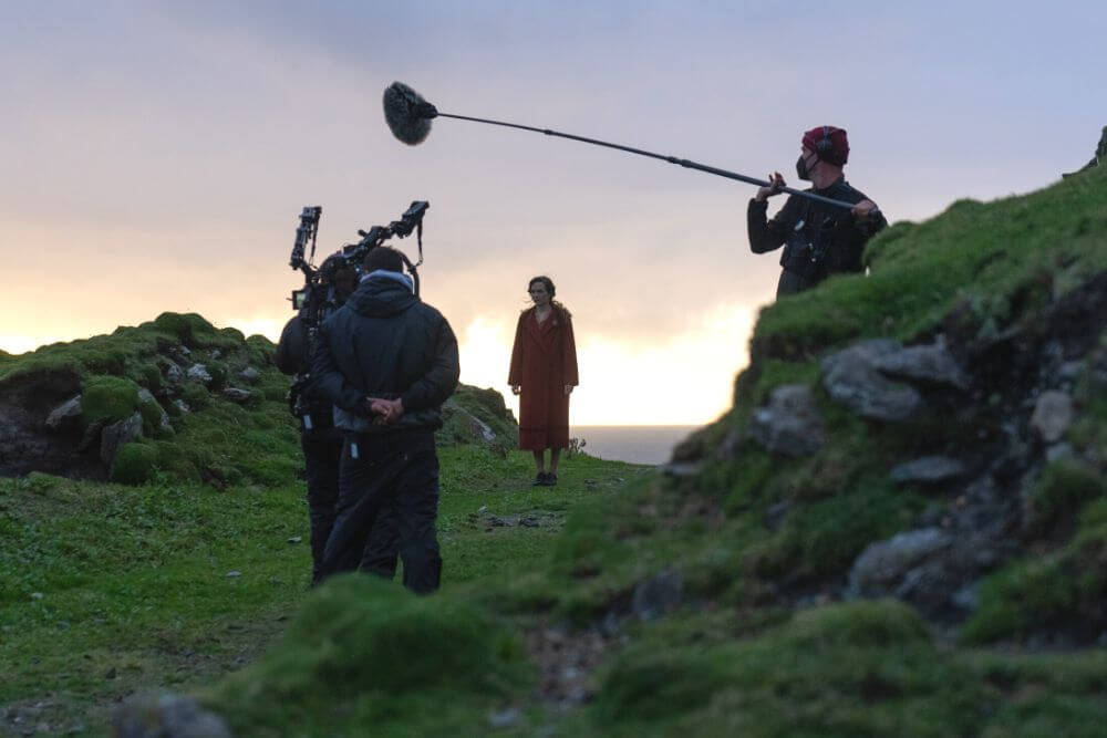 Kerry Condon sur le plateau de tournage du film LES BANSHEES D'INISHERIN. 