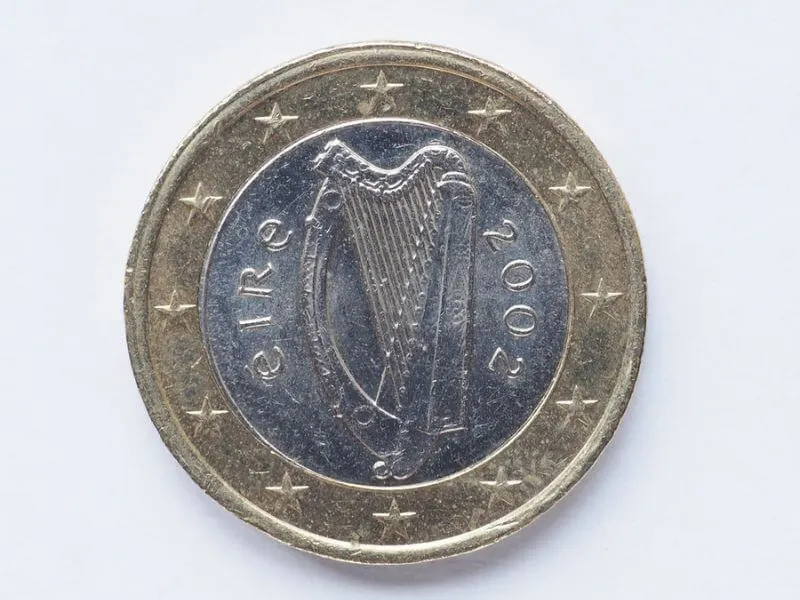 The symbol of the harp is on the reverse of the Irish coins. 
